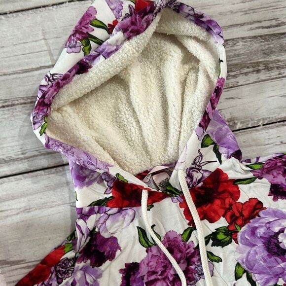 VICTORIA'S SECRET
Modal Terry Hoodie & Short Set with Plush Fleece Trim - Picture 4 of 8